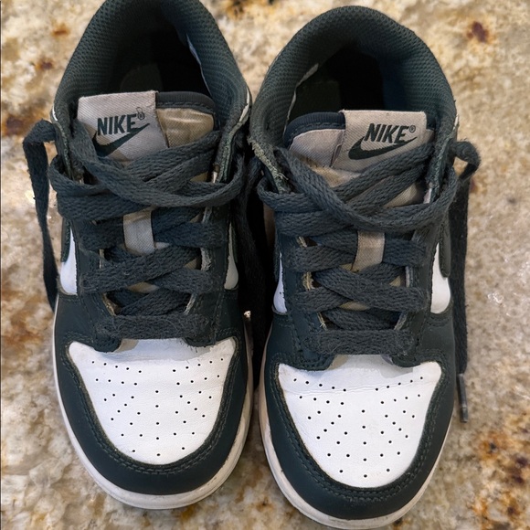 Nike Kids dunks olive Green and White size 12c toddler - Picture 3 of 10